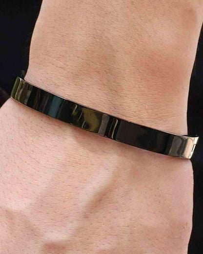 simple black cuff (thin wrist)